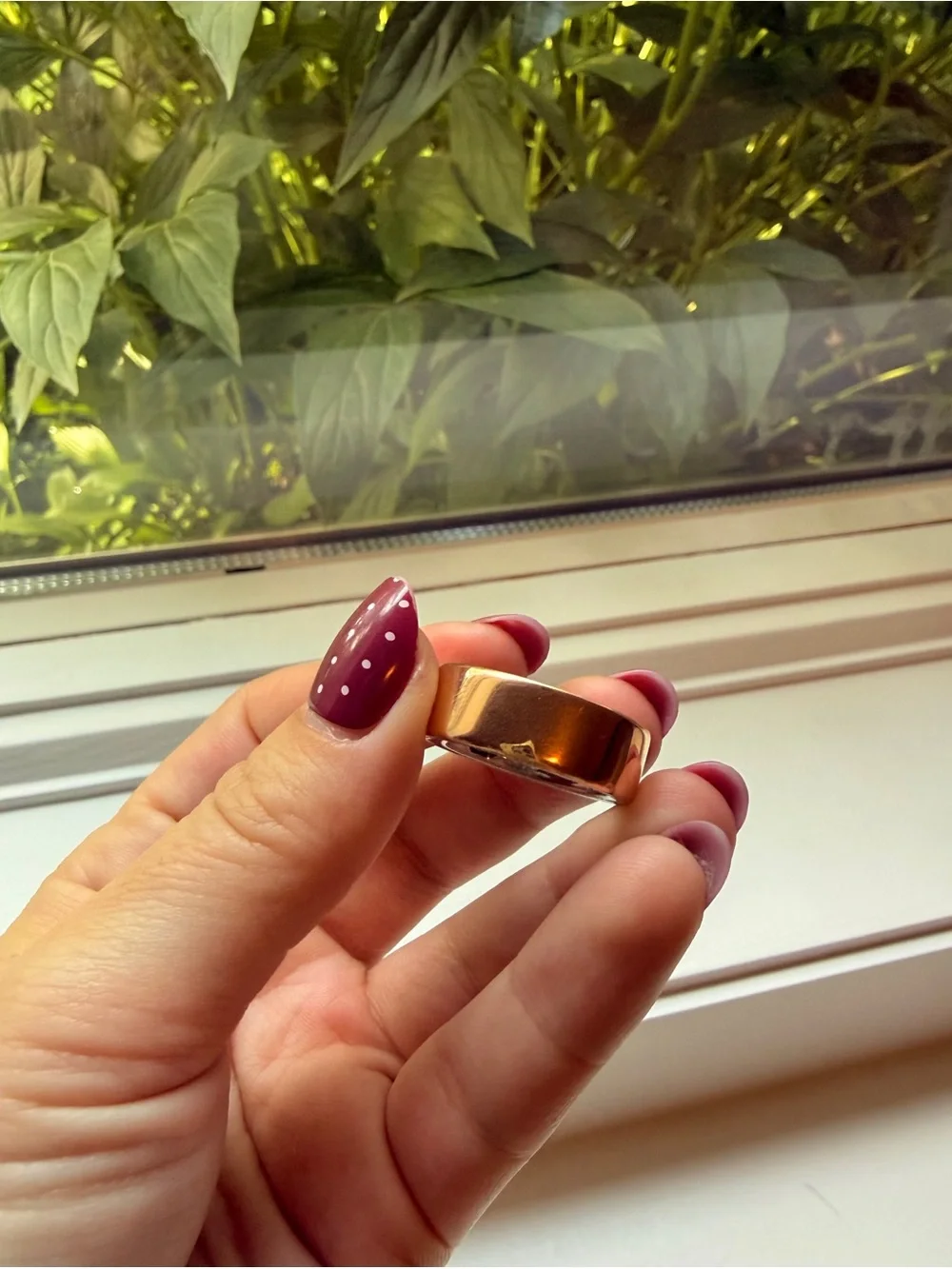 (BARELY USED - NEAR PERFECT CONDITION) OURA RING 4, SIZE 8, ROSE GOLD